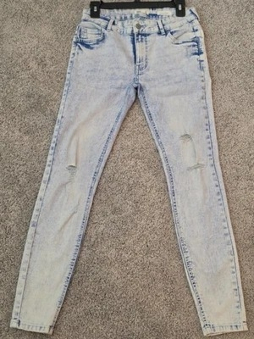 Profile Light Wash Skinny Jeans with Subtle Knee Rips Size 9 JUNIORS